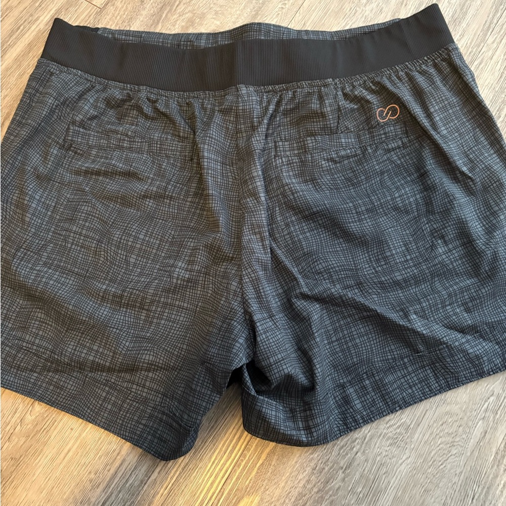 Stylish Black Women's Shorts - Picture 2 of 3